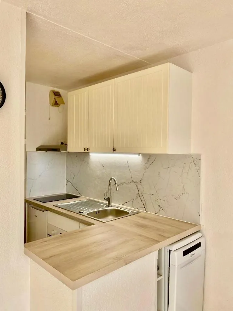 Apartment Studio Climatise Vue Mer A Proximite De La Plage Saint-Raphael  France